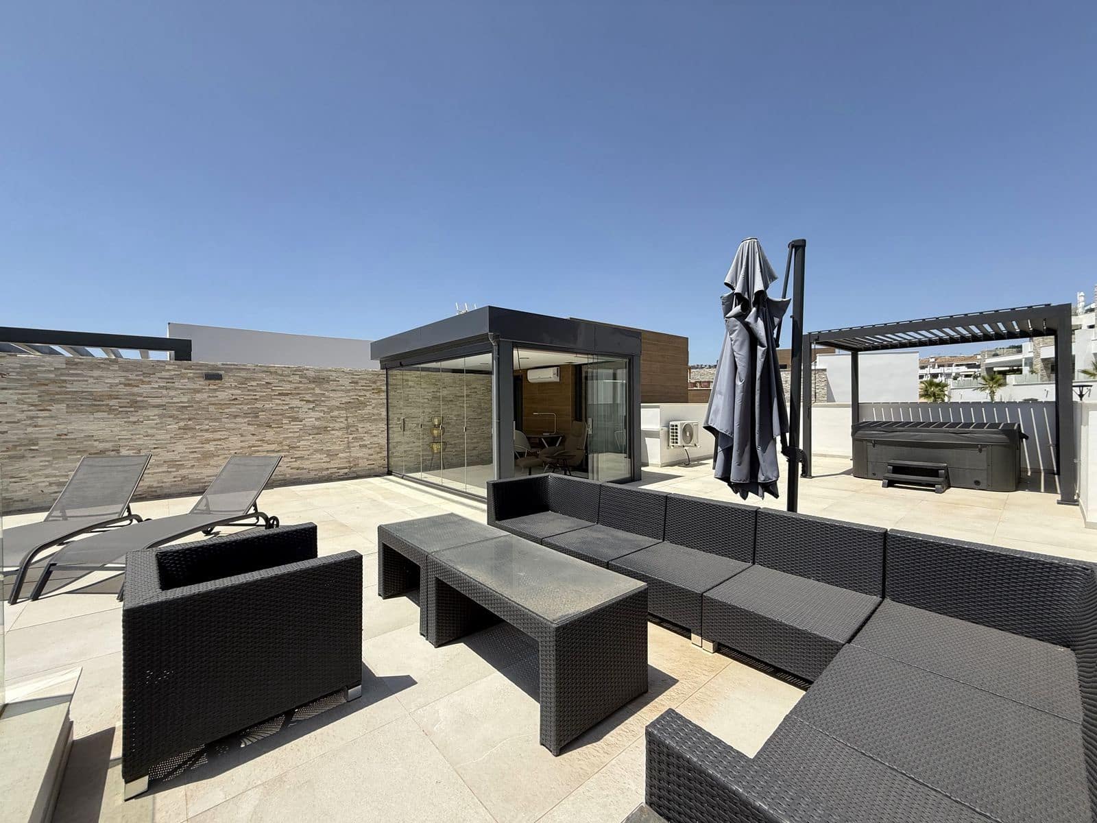 3 chambre Penthouse à vendre à Cabopino avec piscine - 918 000 € (Ref: 9207112)