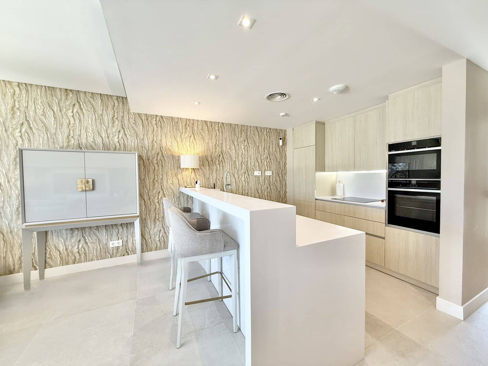 3 chambre Penthouse à vendre à Cabopino avec piscine - 918 000 € (Ref: 9207112)