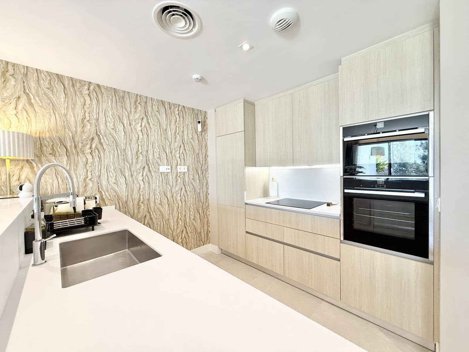 3 chambre Penthouse à vendre à Cabopino avec piscine - 918 000 € (Ref: 9207112)