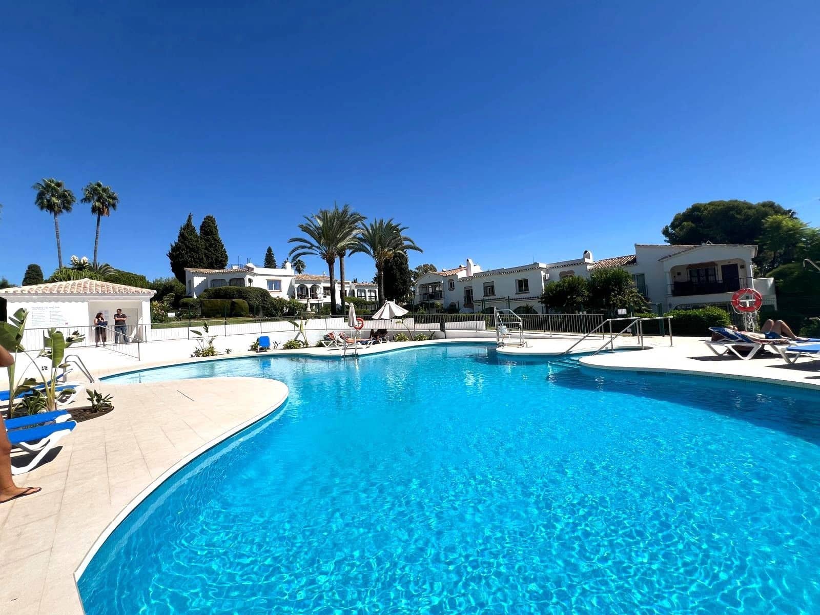 2 soveværelse Lejlighed til salg i El Paraiso med swimmingpool - € 335.000 (Ref: 9231855)