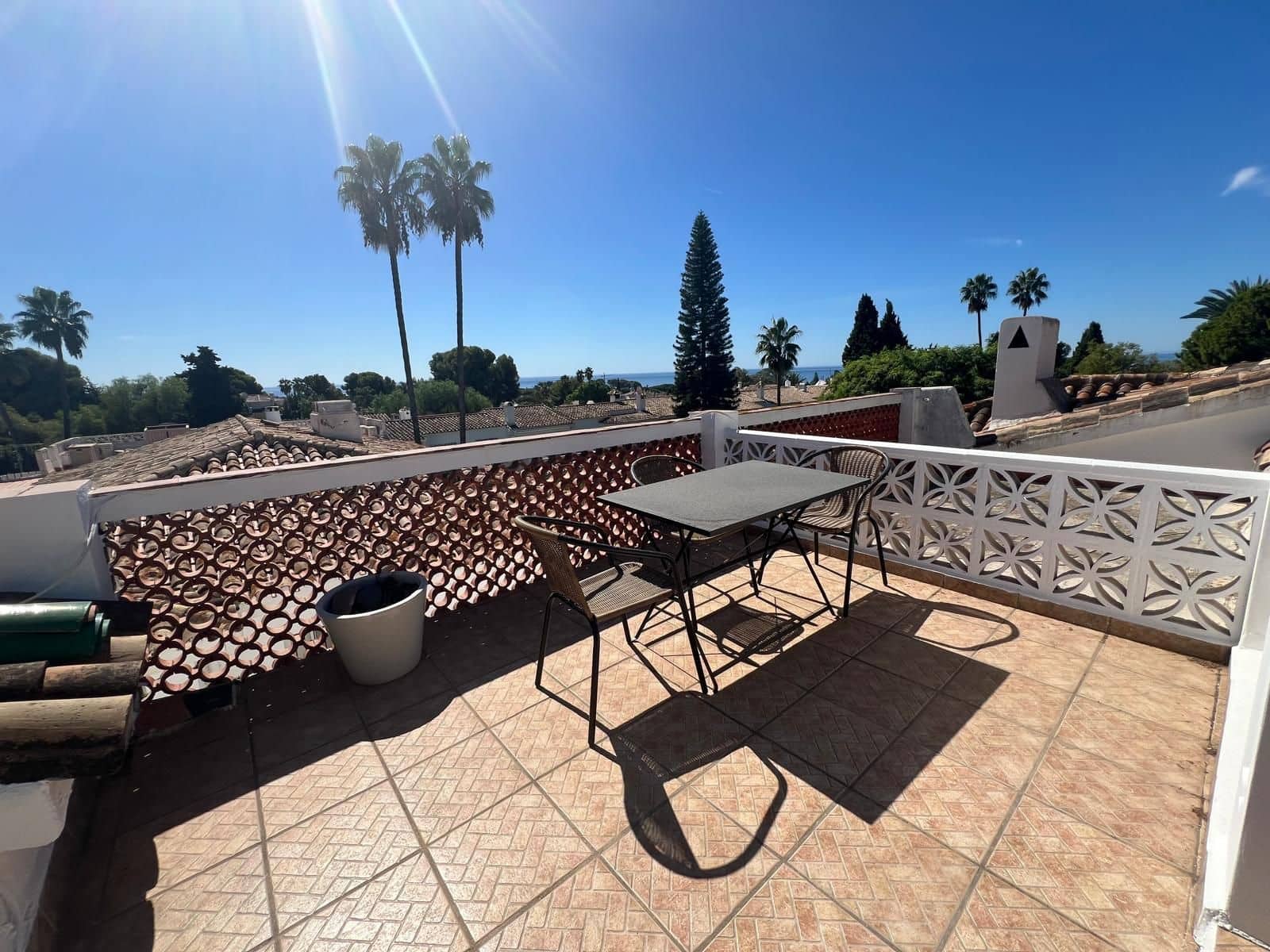 2 soveværelse Lejlighed til salg i El Paraiso med swimmingpool - € 335.000 (Ref: 9231855)