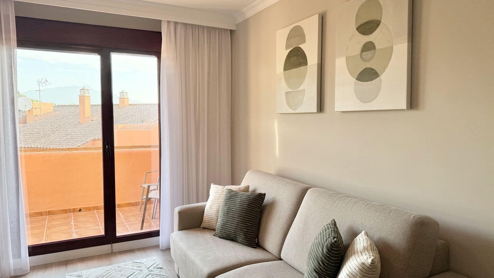 2 bedroom Apartment for sale in Benahavis with pool - € 365,000 (Ref: 9319587)