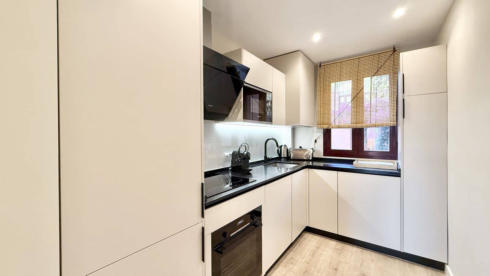 2 bedroom Apartment for sale in Benahavis with pool - € 365,000 (Ref: 9319587)