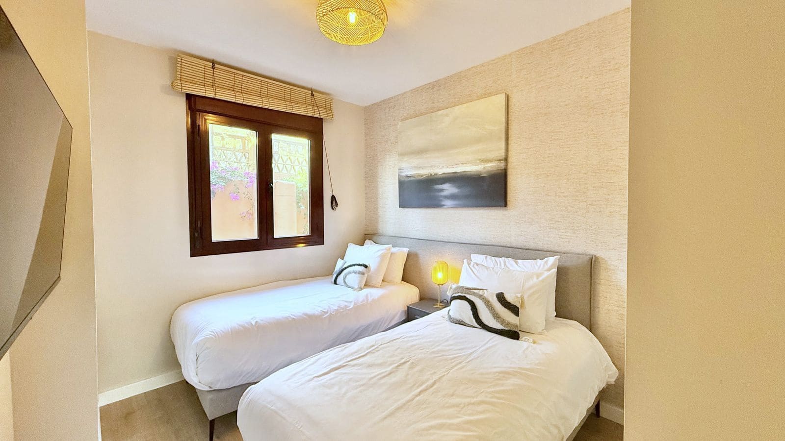 2 bedroom Apartment for sale in Benahavis with pool - € 365,000 (Ref: 9319587)