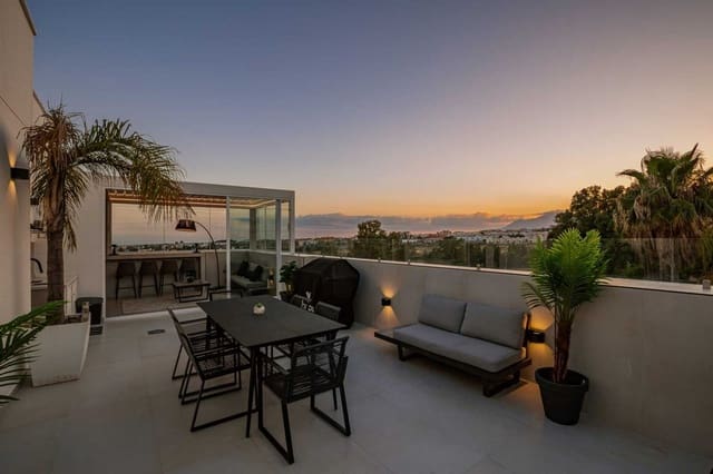 3 soveværelse Penthouse til salg i Puerto Banus, Marbella med swimmingpool - € 770.000 (Ref: 9340233)