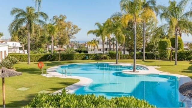 3 soveværelse Penthouse til salg i Puerto Banus, Marbella med swimmingpool - € 770.000 (Ref: 9340233)