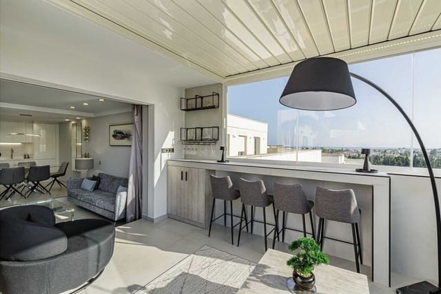 Ático de 3 habitaciones en Puerto Banus, Marbella en venta con piscina - 730.000 € (Ref: 9340233)