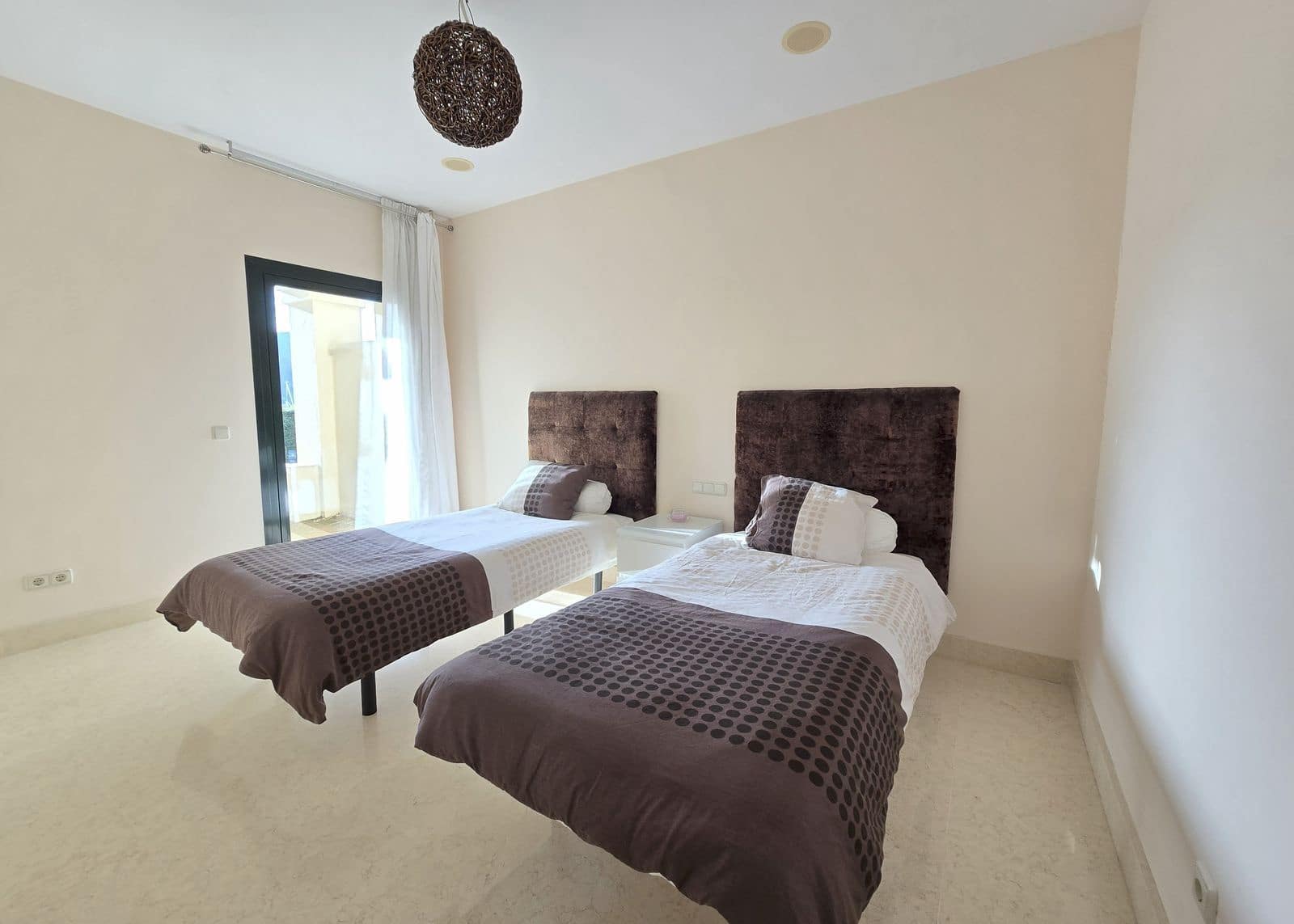 2 sypialnia Apartament na sprzedaż w Benahavis z basenem - 559 000 € (Ref: 9340234)