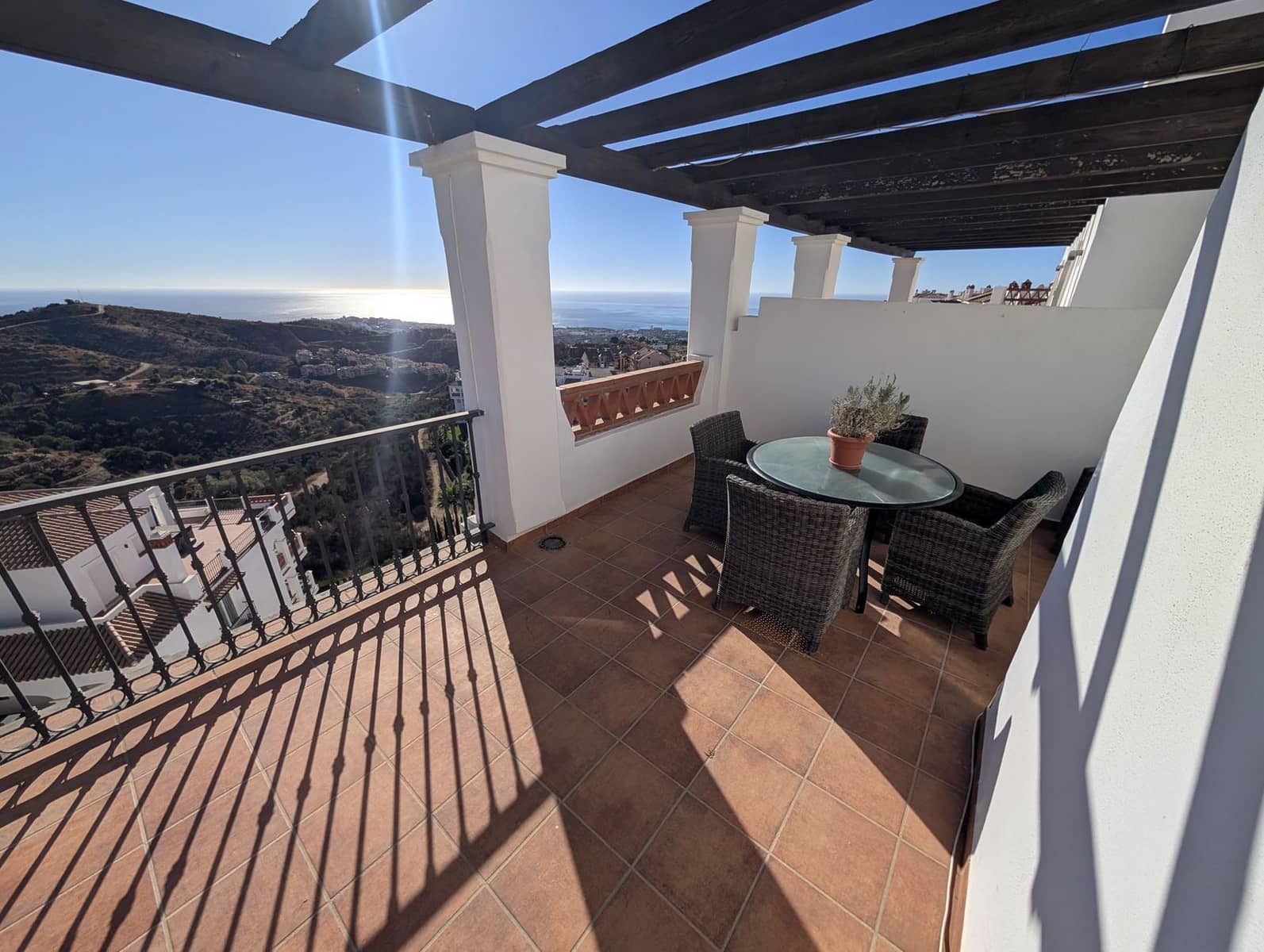 2 bedroom Penthouse for sale in Calahonda with pool - € 475,000 (Ref: 9369202)