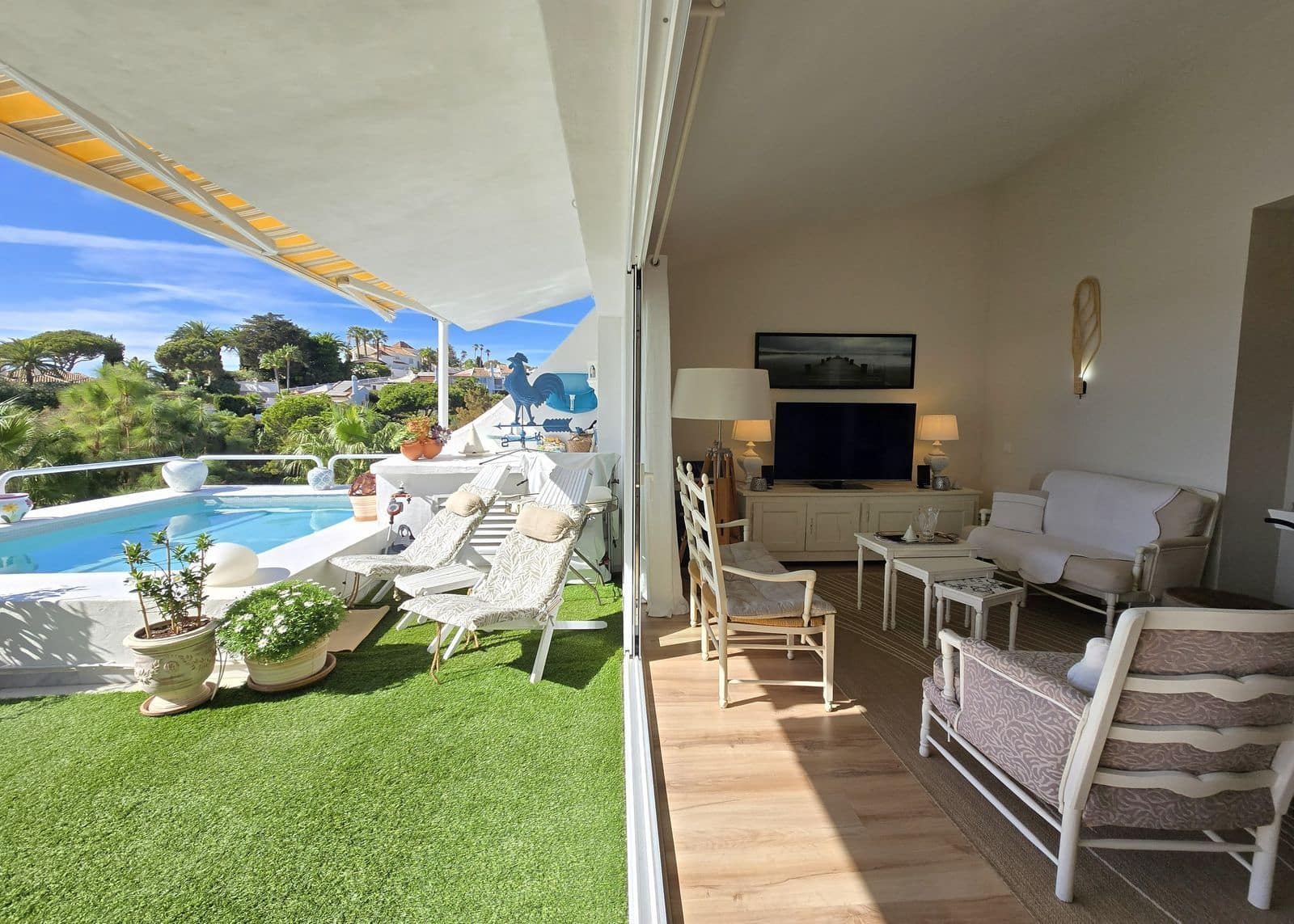 3 bedroom Penthouse for sale in Calahonda with pool - € 599,000 (Ref: 9388828)