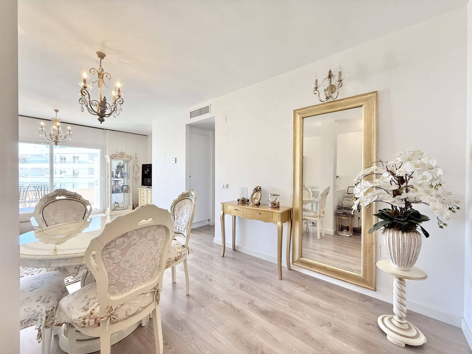 3 sypialnia Apartament na sprzedaż w Nueva Andalucia z basenem - 499 000 € (Ref: 9428922)