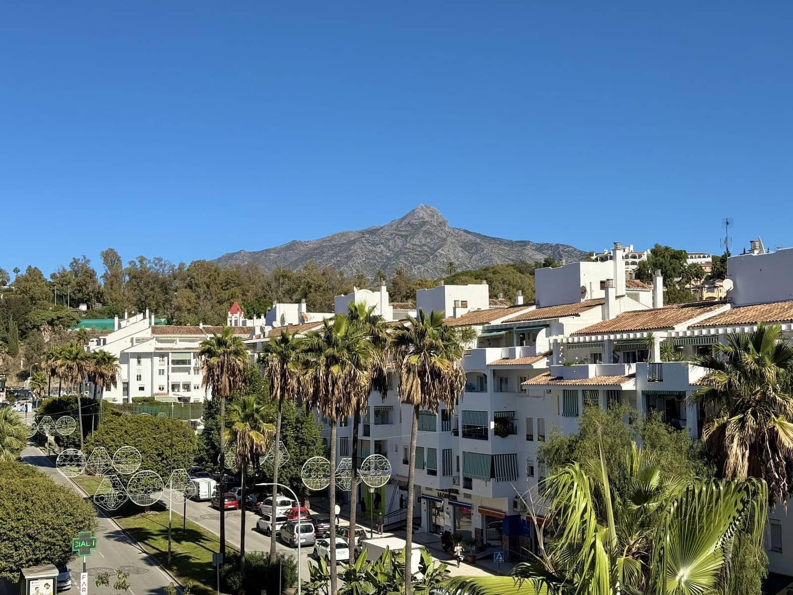 3 sypialnia Apartament na sprzedaż w Nueva Andalucia z basenem - 499 000 € (Ref: 9428922)