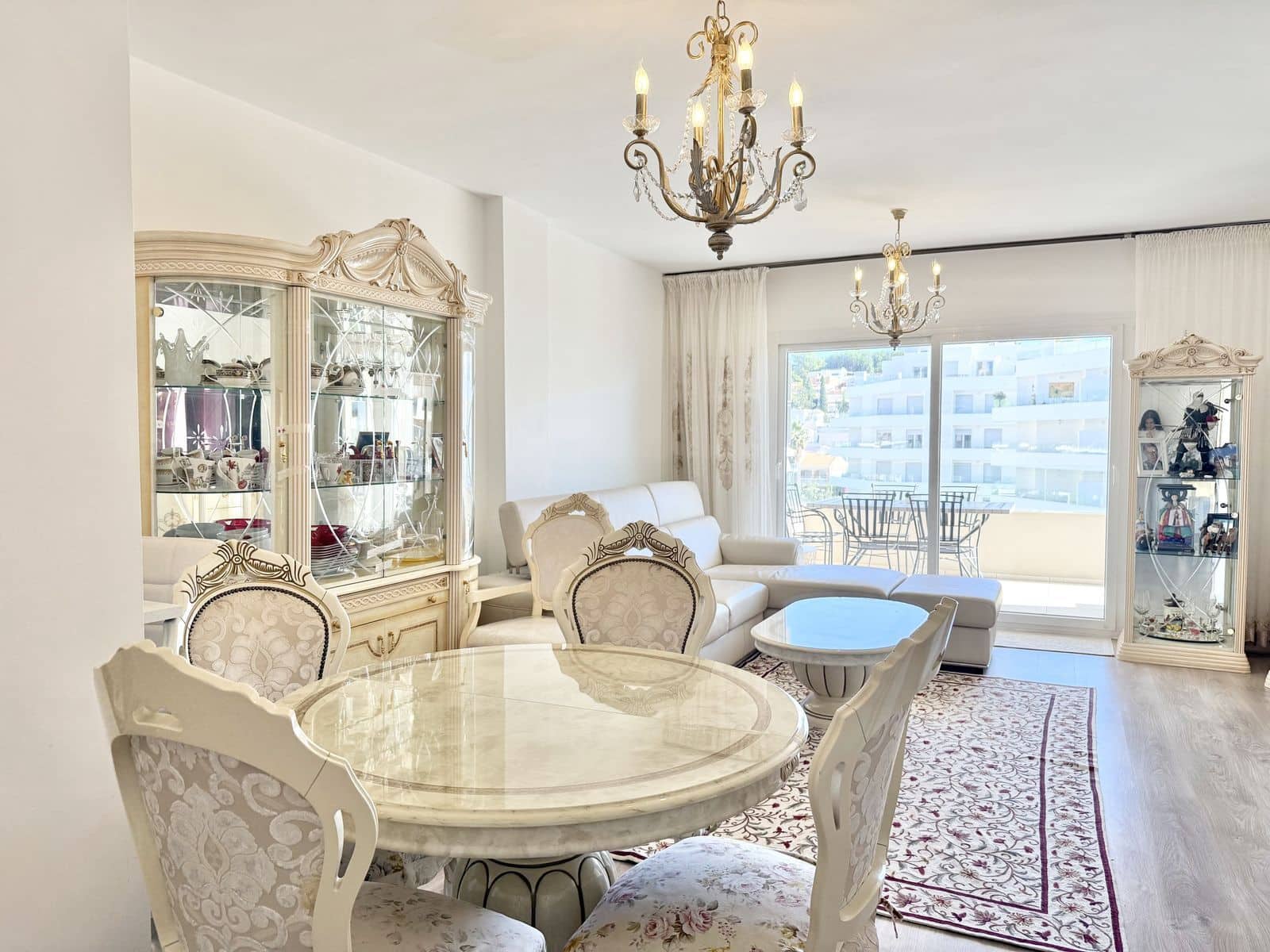 3 sypialnia Apartament na sprzedaż w Nueva Andalucia z basenem - 499 000 € (Ref: 9428922)