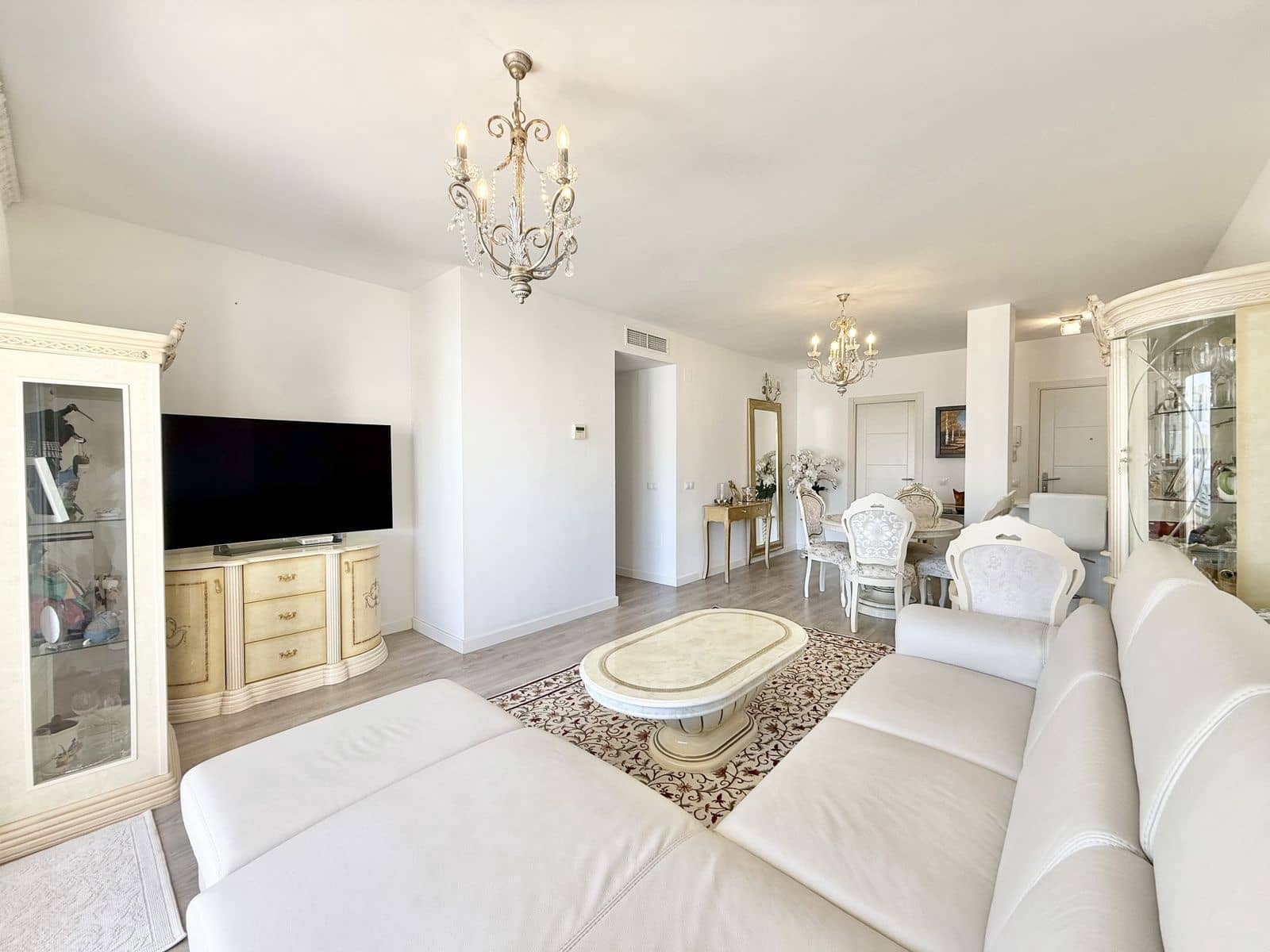 3 sypialnia Apartament na sprzedaż w Nueva Andalucia z basenem - 499 000 € (Ref: 9428922)