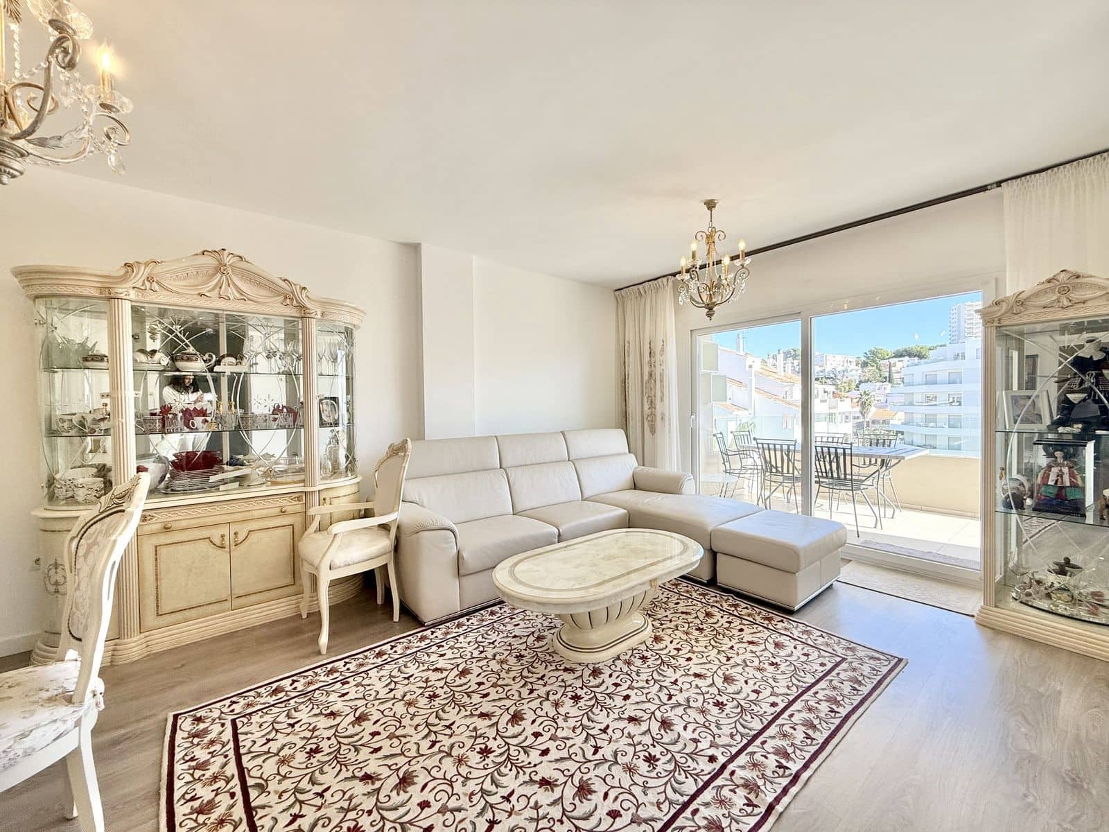 3 sypialnia Apartament na sprzedaż w Nueva Andalucia z basenem - 499 000 € (Ref: 9428922)