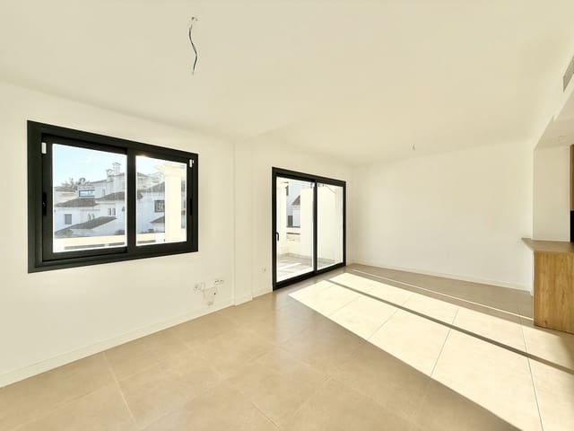 Casa de 3 habitaciones en El Paraiso, Estepona en venta con piscina - 565.000 € (Ref: 9510295)