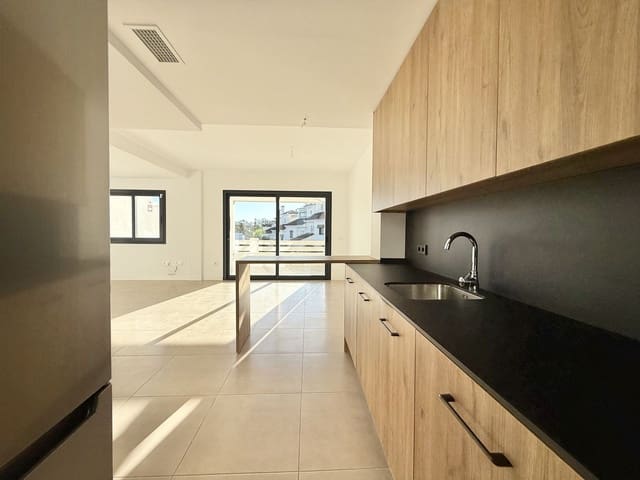 Casa de 3 habitaciones en El Paraiso, Estepona en venta con piscina - 565.000 € (Ref: 9510295)