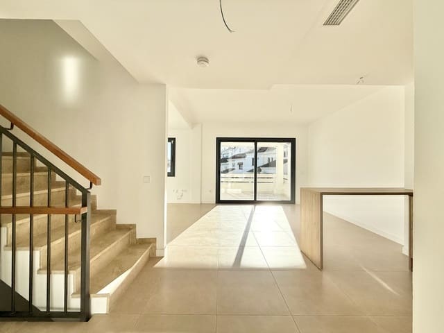 Casa de 3 habitaciones en El Paraiso, Estepona en venta con piscina - 565.000 € (Ref: 9510295)