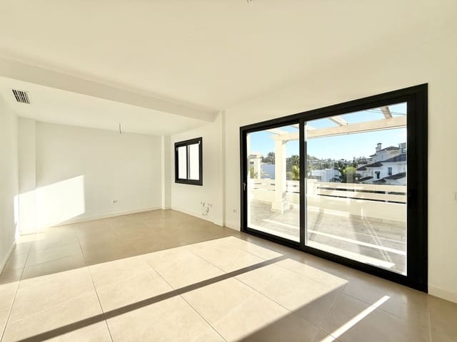 Casa de 3 habitaciones en El Paraiso, Estepona en venta con piscina - 565.000 € (Ref: 9510295)