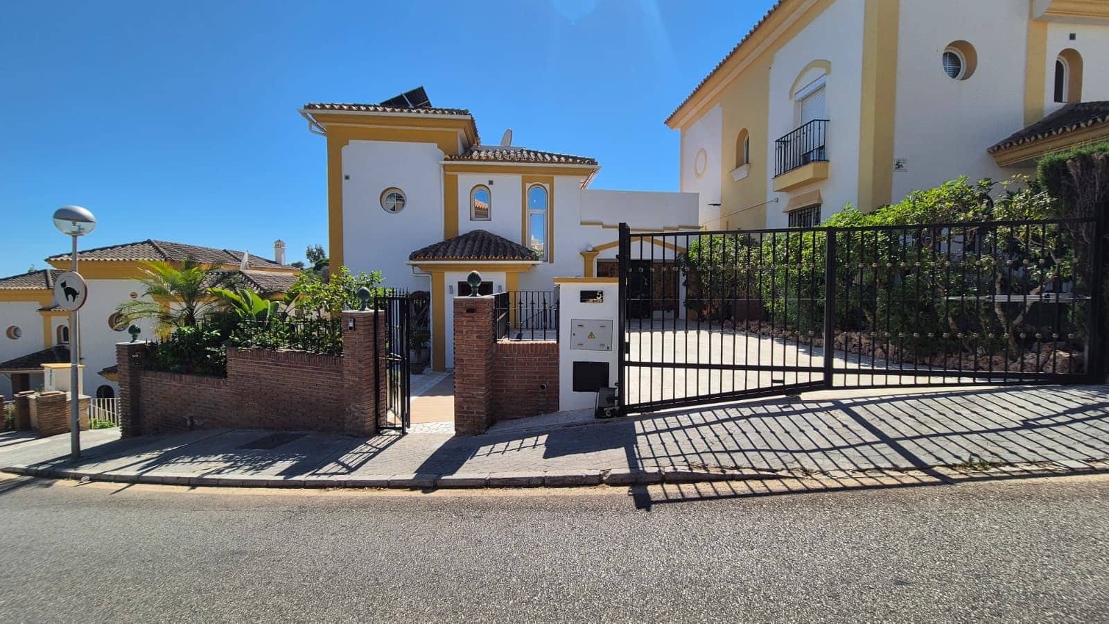 Casa de 4 habitaciones en Riviera del Sol en venta con piscina garaje - 965.000 € (Ref: 10009777)