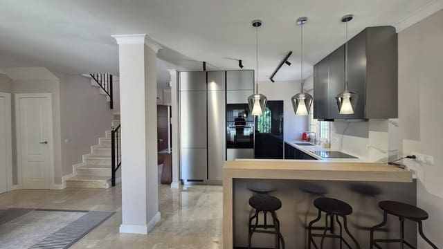 Casa de 4 habitaciones en Riviera del Sol, Mijas en venta con piscina garaje - 965.000 € (Ref: 10009777)