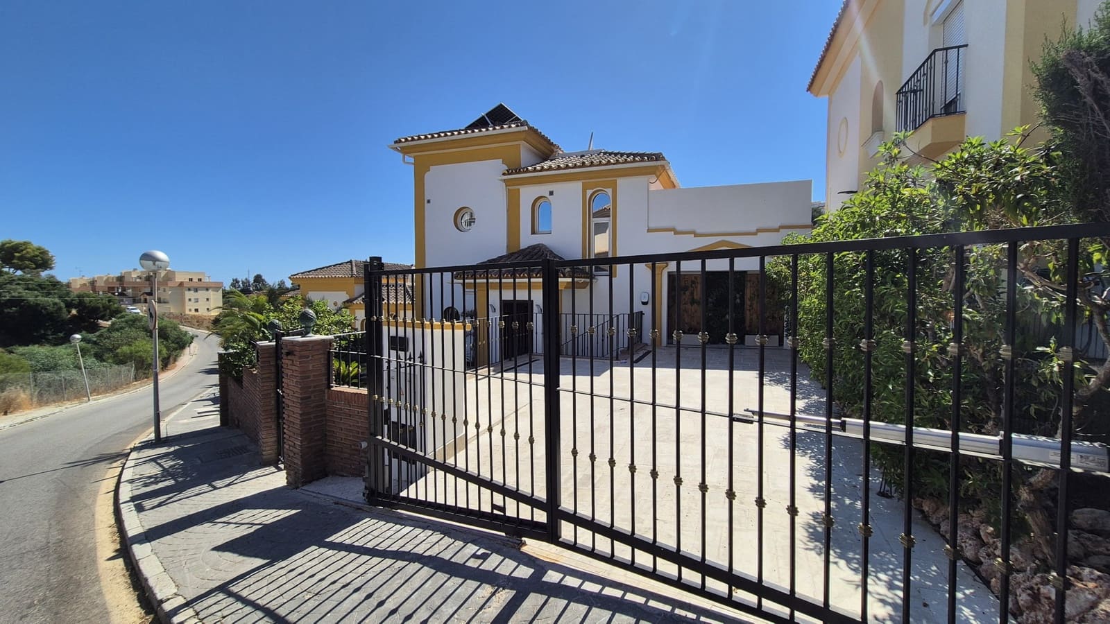 Casa de 4 habitaciones en Riviera del Sol en venta con piscina garaje - 965.000 € (Ref: 10009777)