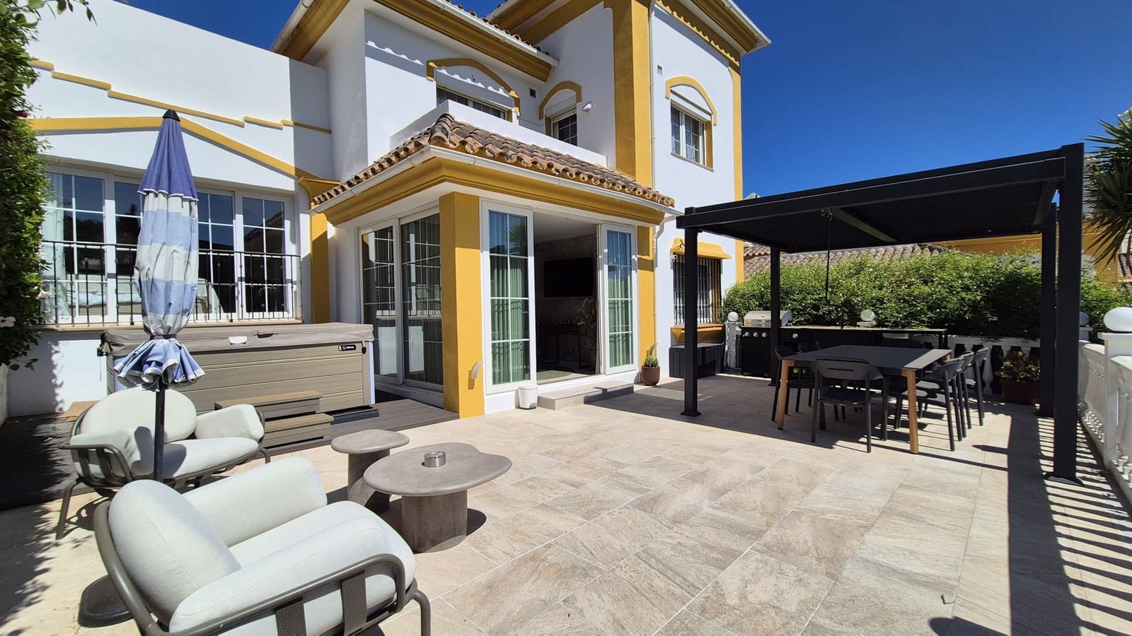 Casa de 4 habitaciones en Riviera del Sol en venta con piscina garaje - 965.000 € (Ref: 10009777)
