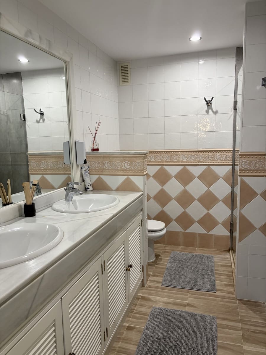 3 quarto Apartamento para arrendar em Marbella com piscina garagem - 3 500 € (Ref: 10012504)