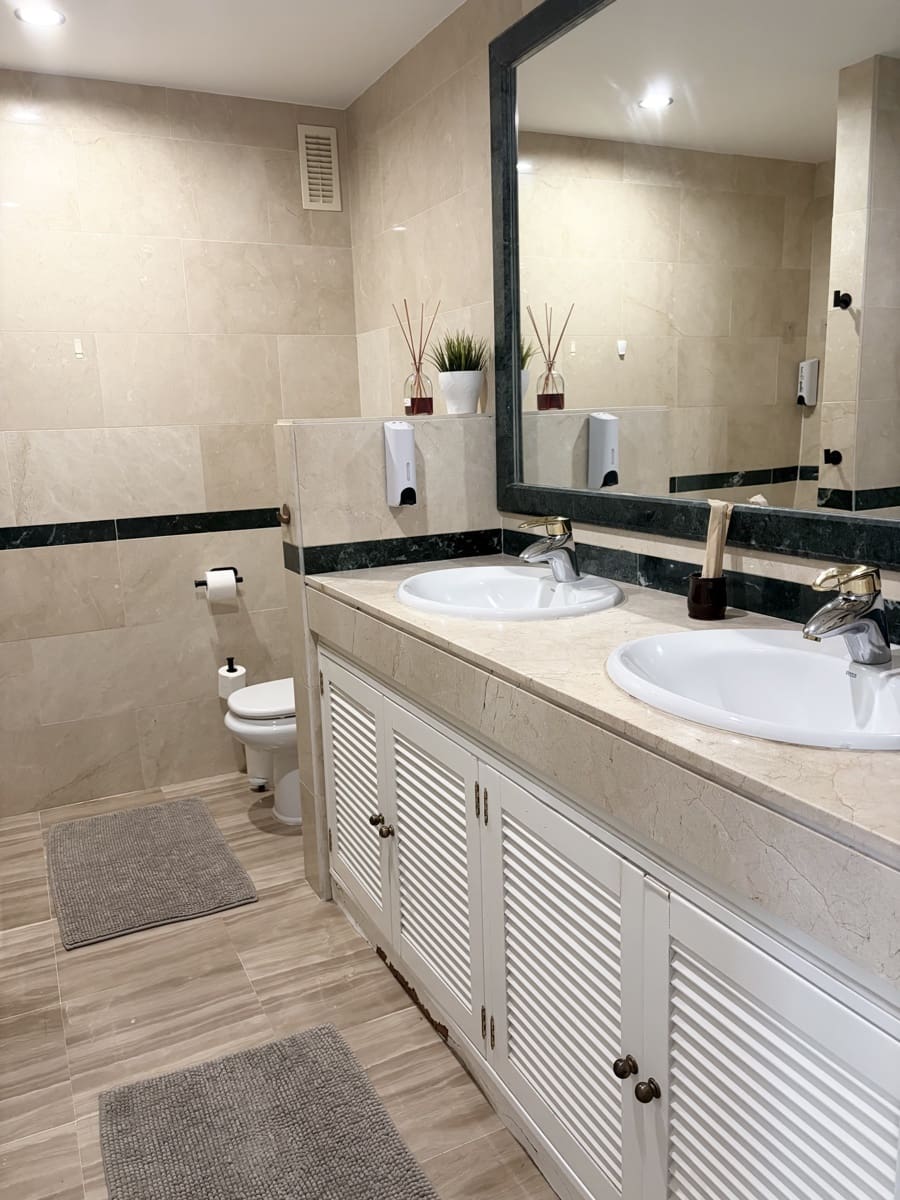 3 quarto Apartamento para arrendar em Marbella com piscina garagem - 3 500 € (Ref: 10012504)