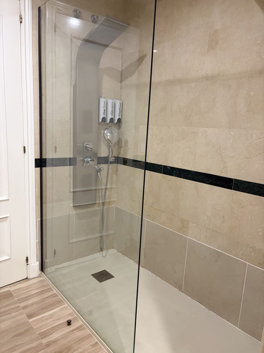 3 quarto Apartamento para arrendar em Marbella com piscina garagem - 3 500 € (Ref: 10012504)