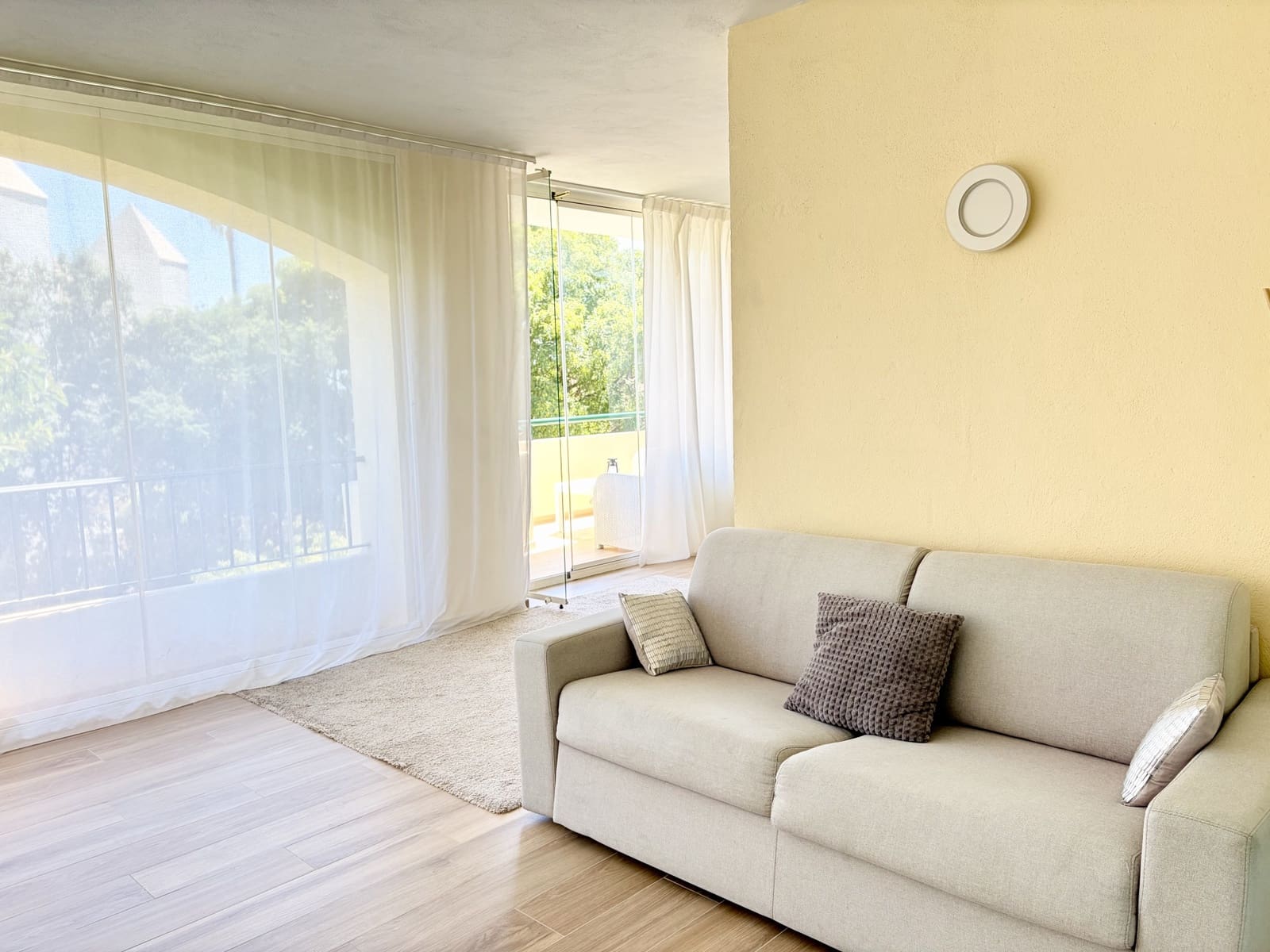 3 quarto Apartamento para arrendar em Marbella com piscina garagem - 3 500 € (Ref: 10012504)