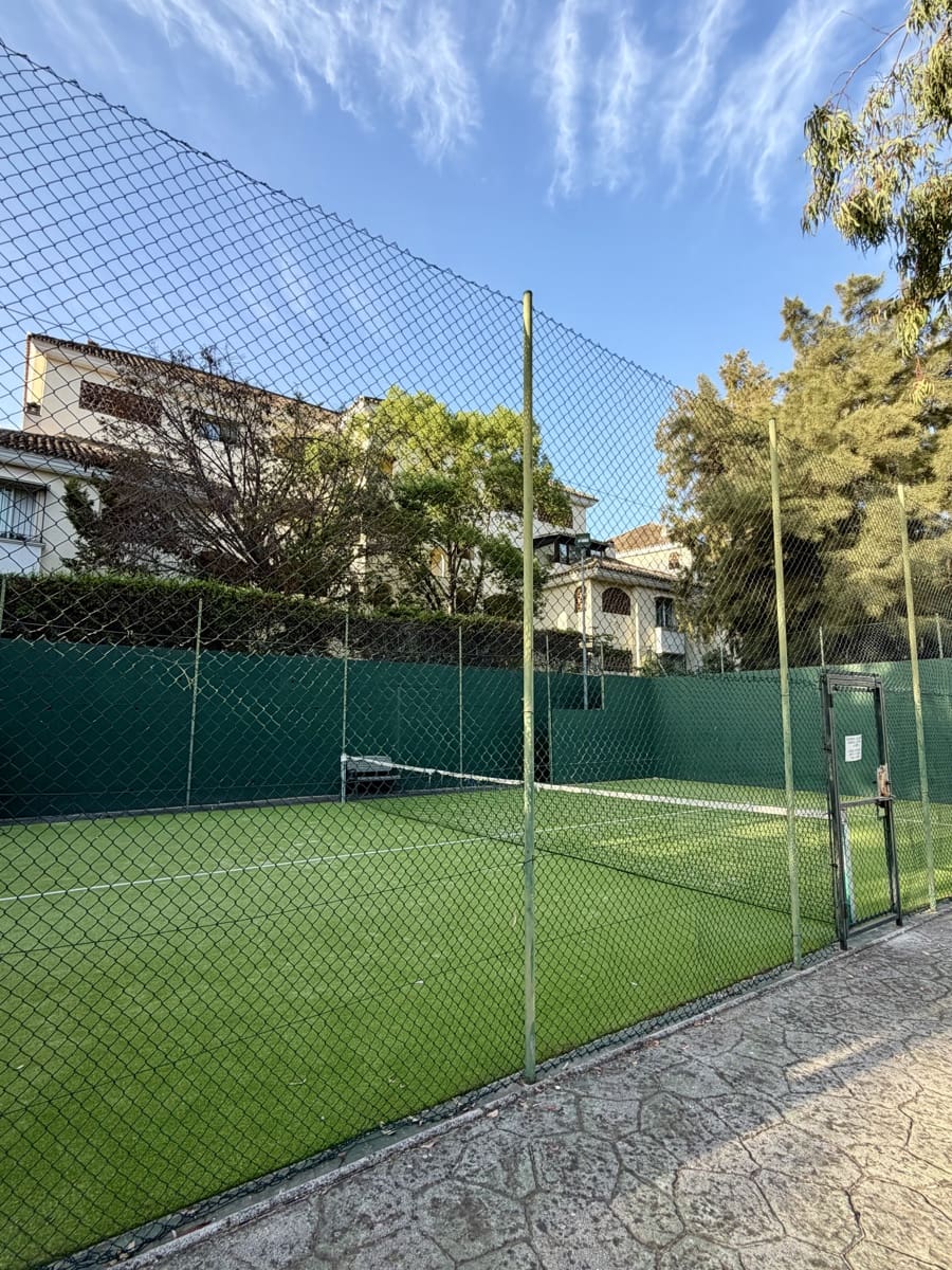 3 quarto Apartamento para arrendar em Marbella com piscina garagem - 3 500 € (Ref: 10012504)