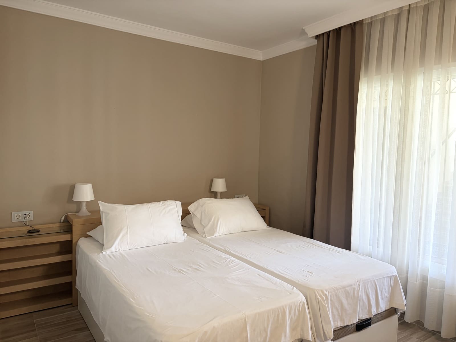 3 quarto Apartamento para arrendar em Marbella com piscina garagem - 3 500 € (Ref: 10012504)