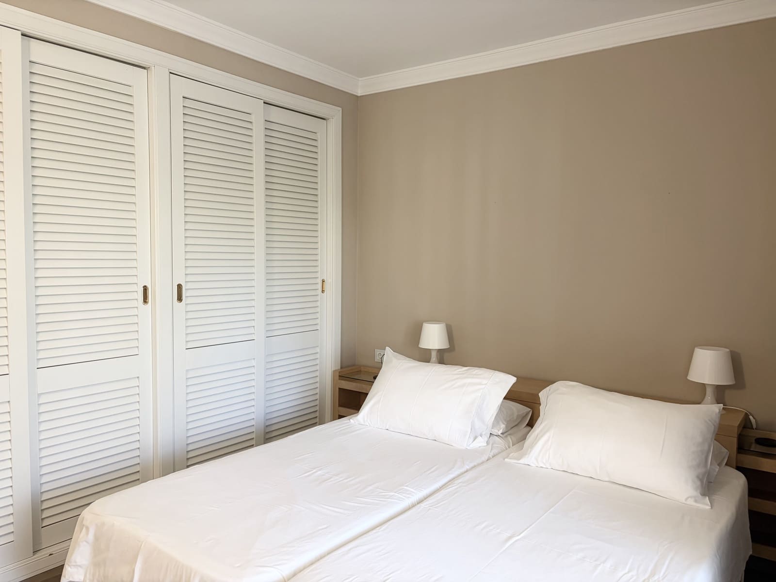 3 quarto Apartamento para arrendar em Marbella com piscina garagem - 3 500 € (Ref: 10012504)