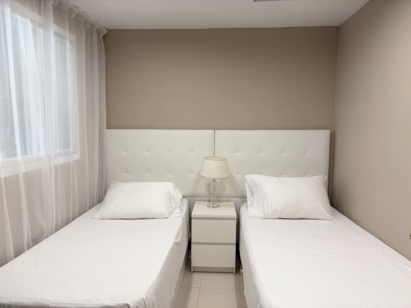 3 quarto Apartamento para arrendar em Marbella com piscina garagem - 3 500 € (Ref: 10012504)
