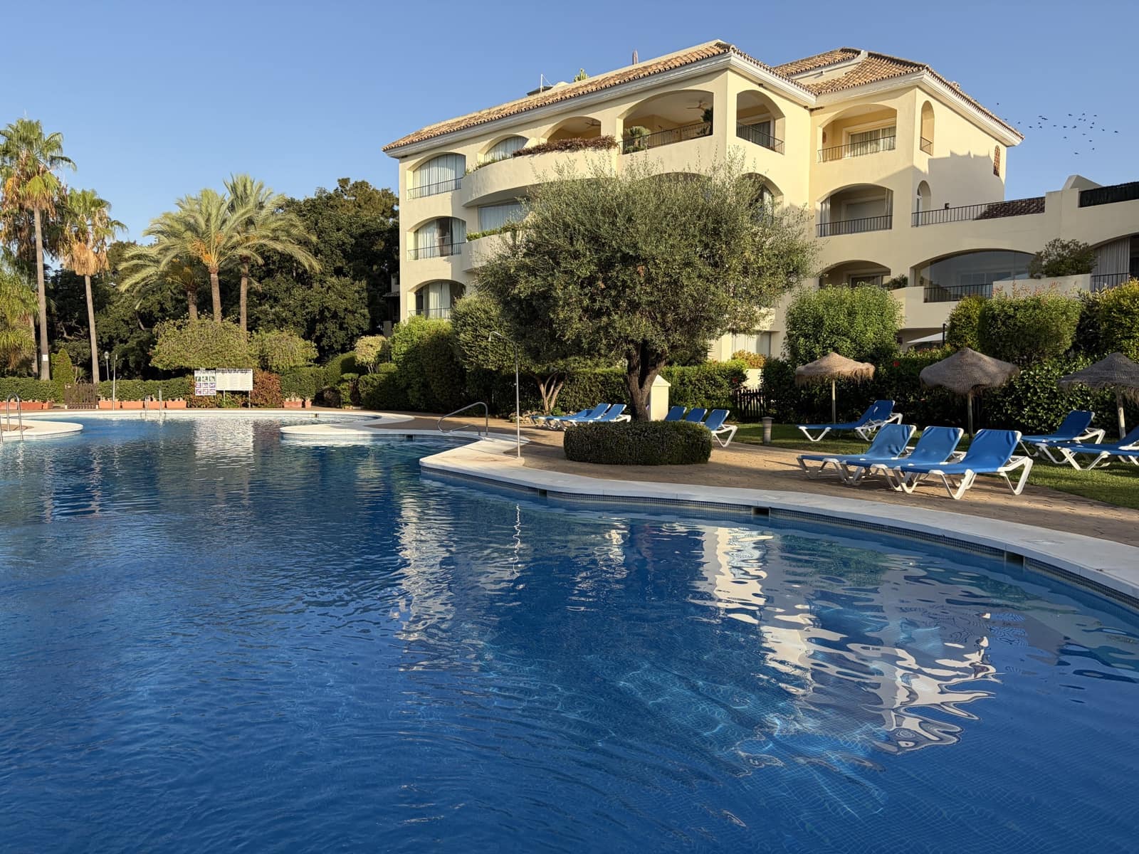 3 quarto Apartamento para arrendar em Marbella com piscina garagem - 3 500 € (Ref: 10012504)