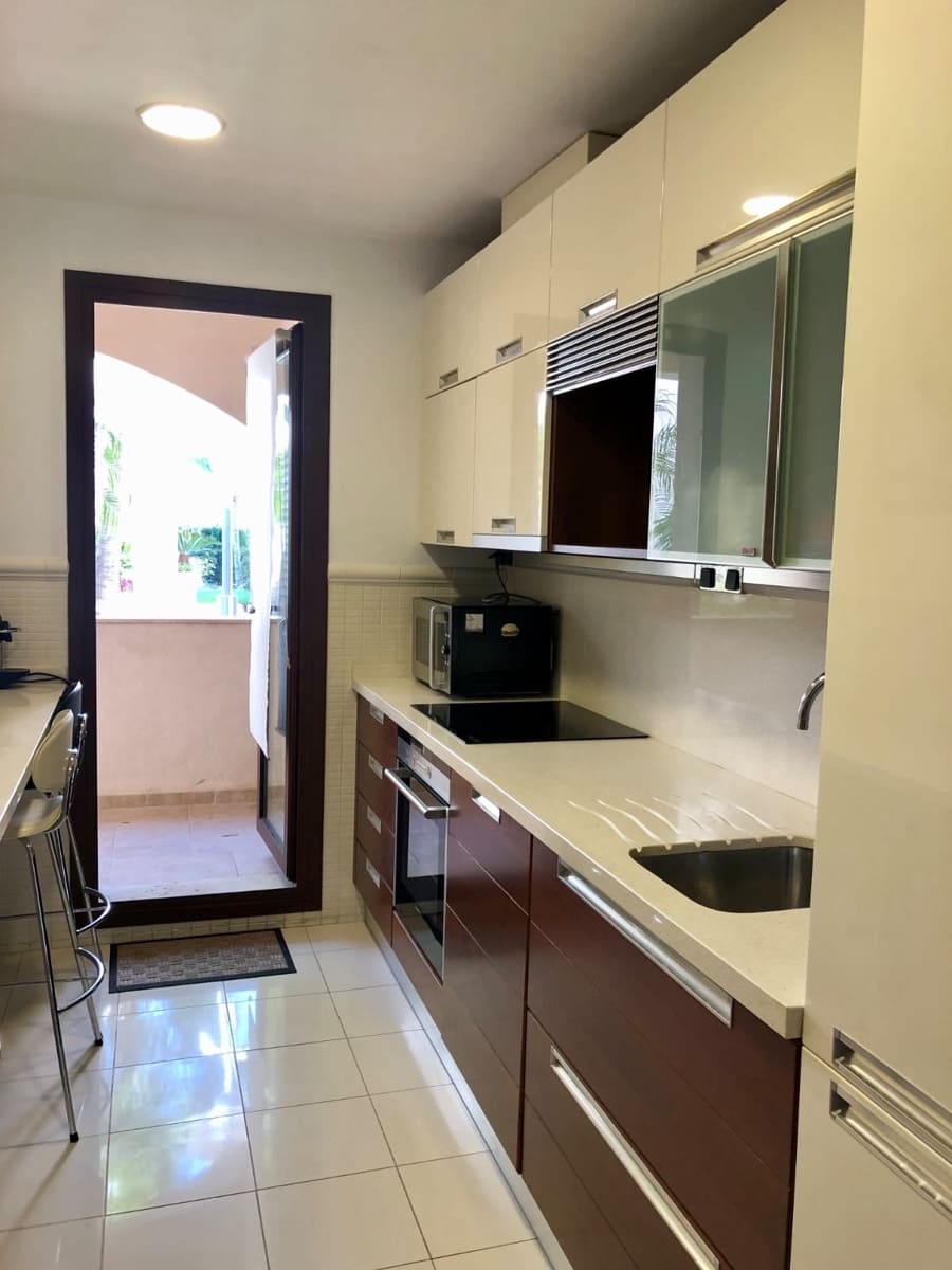 3 quarto Apartamento para arrendar em Marbella com piscina garagem - 4 000 € (Ref: 10012505)