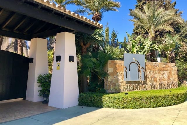 3 quarto Apartamento para arrendar em Marbella com piscina garagem - 4 000 € (Ref: 10012505)