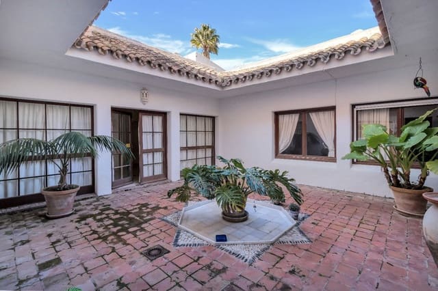 7 Zimmer Villa zu verkaufen in Nueva Atalaya, Estepona mit Pool - 2.850.000 € (Ref: 10076673)