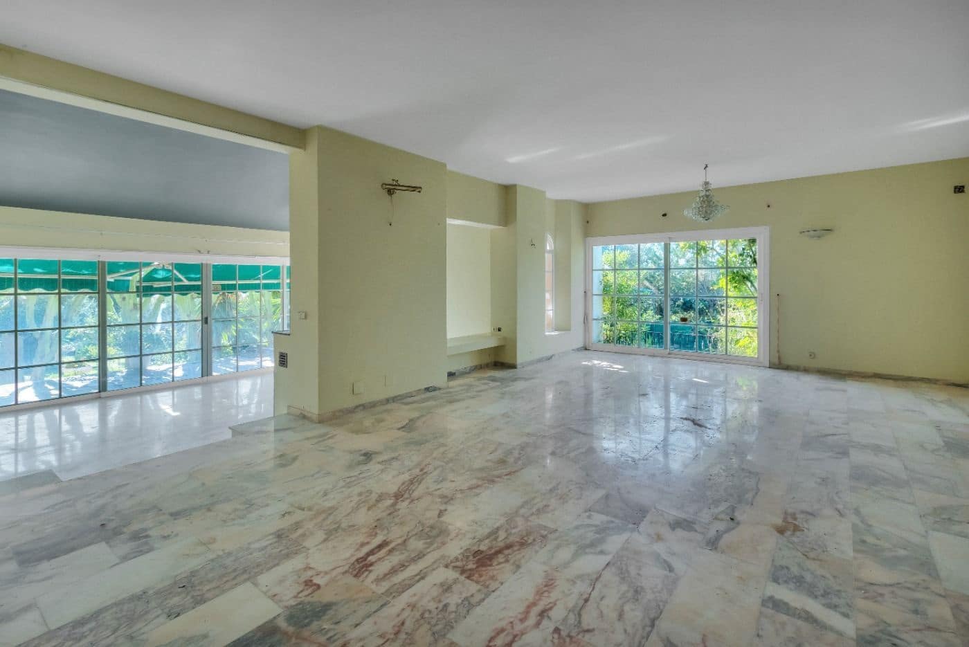 7 Zimmer Villa zu verkaufen in New Golden Mile mit Pool - 2.850.000 € (Ref: 10076673)