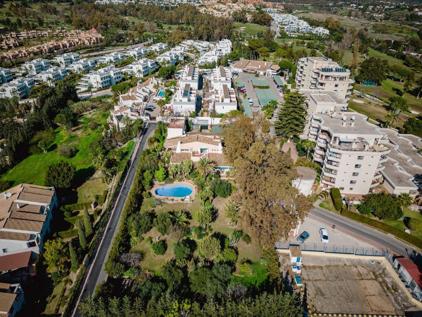 7 Zimmer Villa zu verkaufen in New Golden Mile mit Pool - 2.850.000 € (Ref: 10076673)