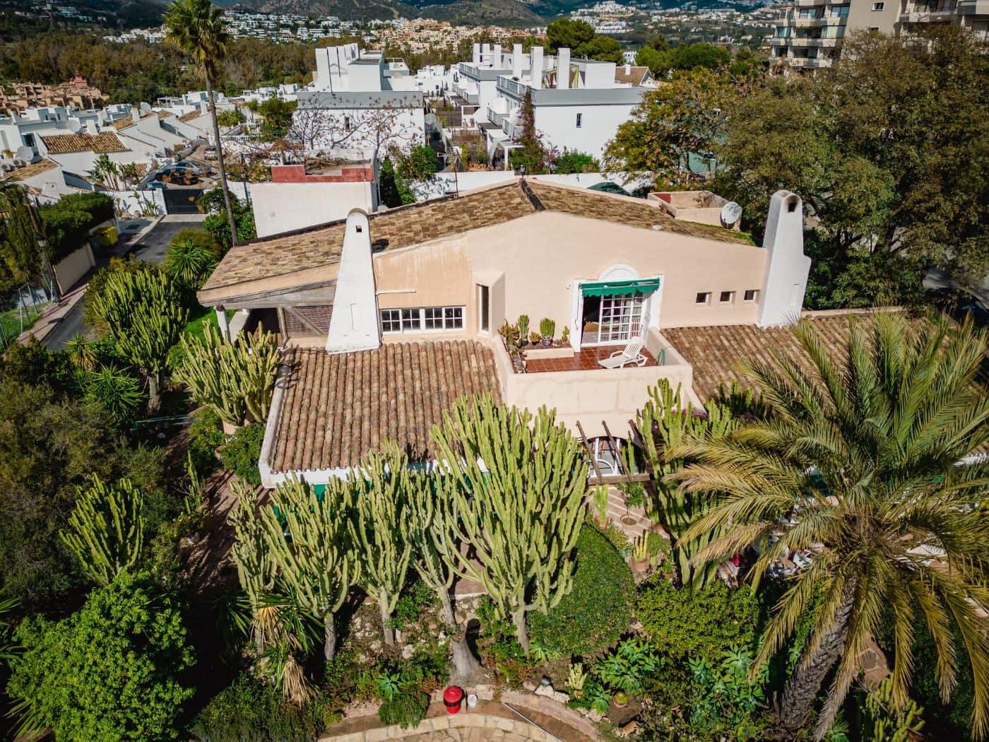7 Zimmer Villa zu verkaufen in New Golden Mile mit Pool - 2.850.000 € (Ref: 10076673)