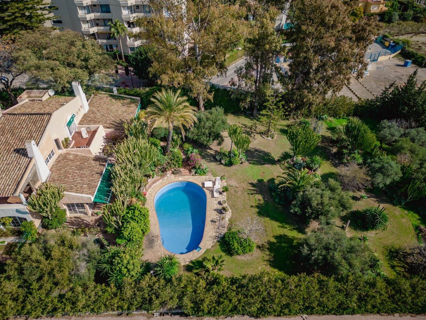 7 Zimmer Villa zu verkaufen in New Golden Mile mit Pool - 2.850.000 € (Ref: 10076673)