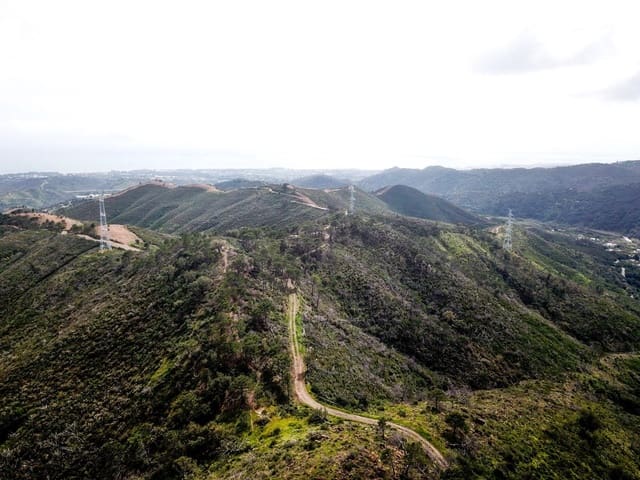 Grunde uden byggetilladelser til salg i Altos de Estepona, Estepona - € 1.500.000 (Ref: 10076680)