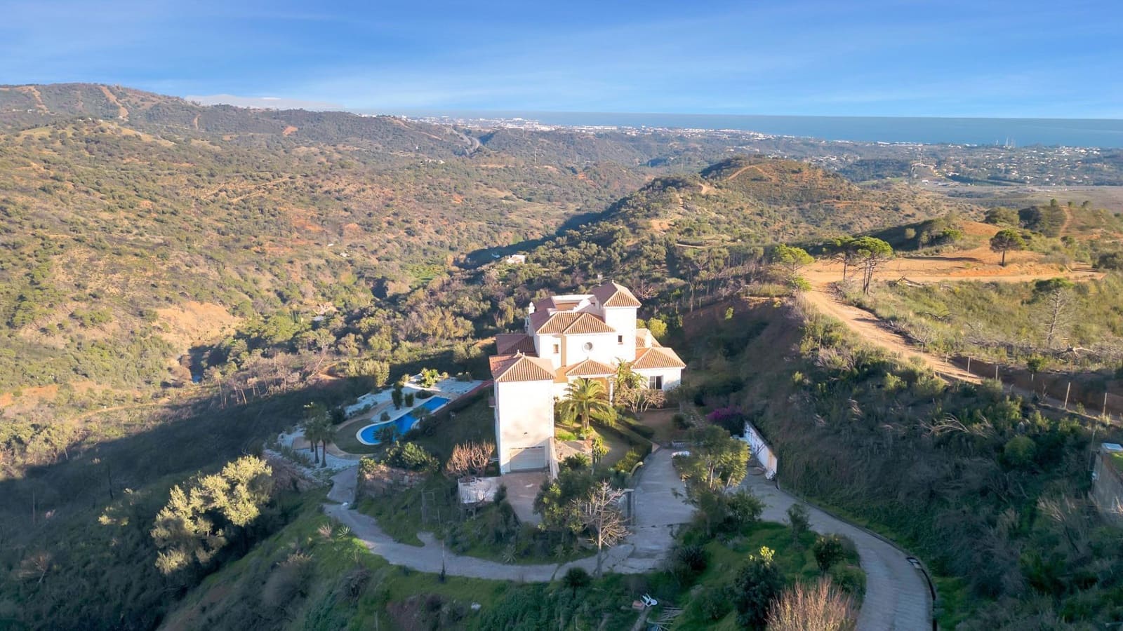 8 slaapkamer Villa te koop in Estepona met zwembad garage - € 1.950.000 (Ref: 10076681)