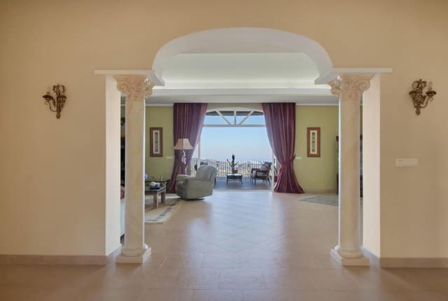 8 slaapkamer Villa te koop in Estepona met zwembad garage - € 1.950.000 (Ref: 10076681)