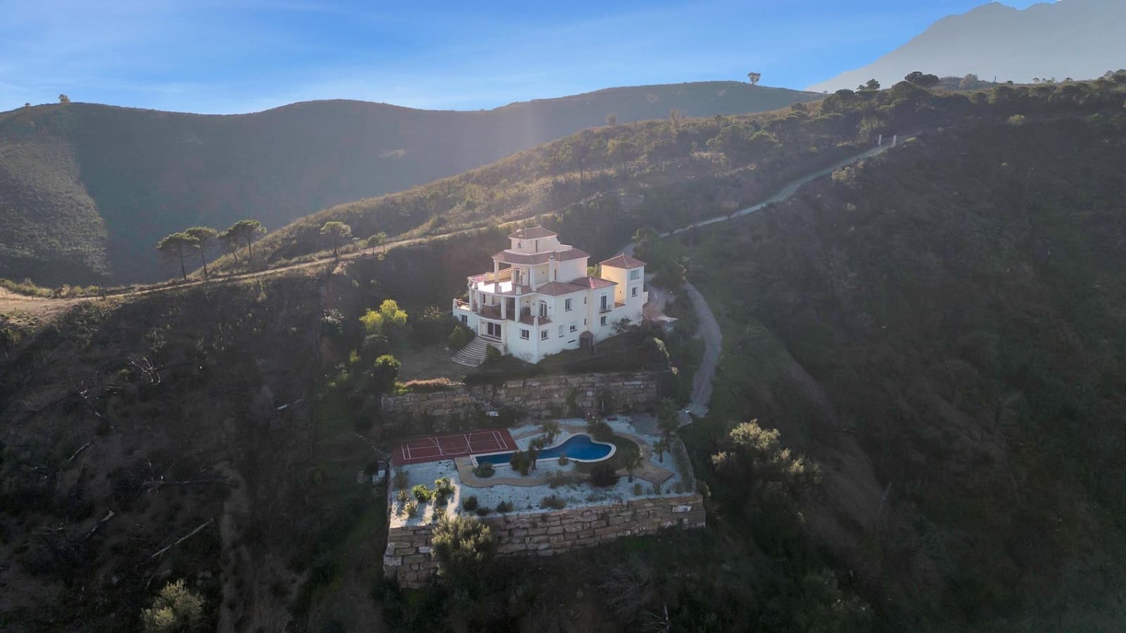 8 slaapkamer Villa te koop in Estepona met zwembad garage - € 1.950.000 (Ref: 10076681)