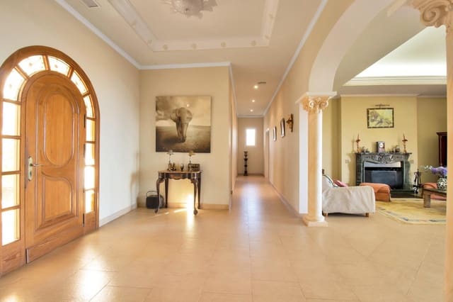 8 slaapkamer Villa te koop in Estepona met zwembad garage - € 1.950.000 (Ref: 10076681)