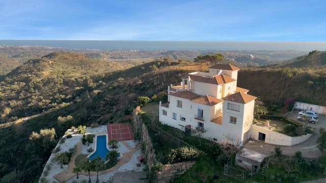 8 slaapkamer Villa te koop in Estepona met zwembad garage - € 1.950.000 (Ref: 10076681)