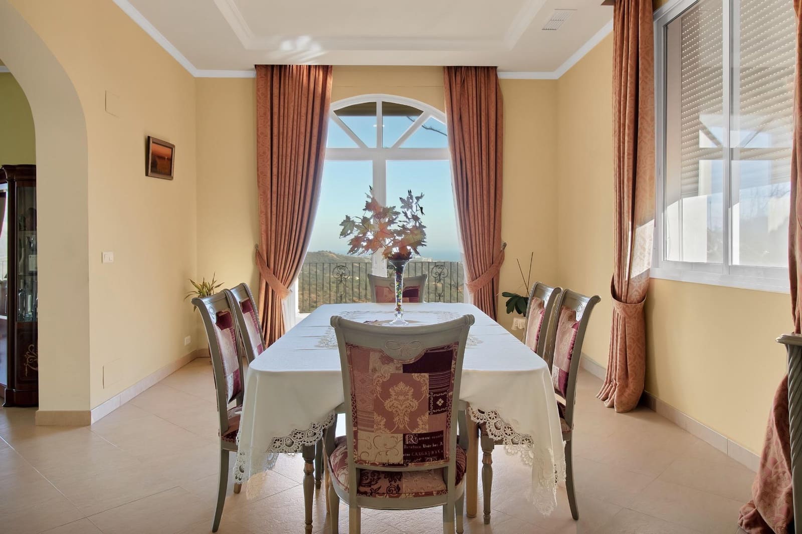 8 slaapkamer Villa te koop in Estepona met zwembad garage - € 1.950.000 (Ref: 10076681)